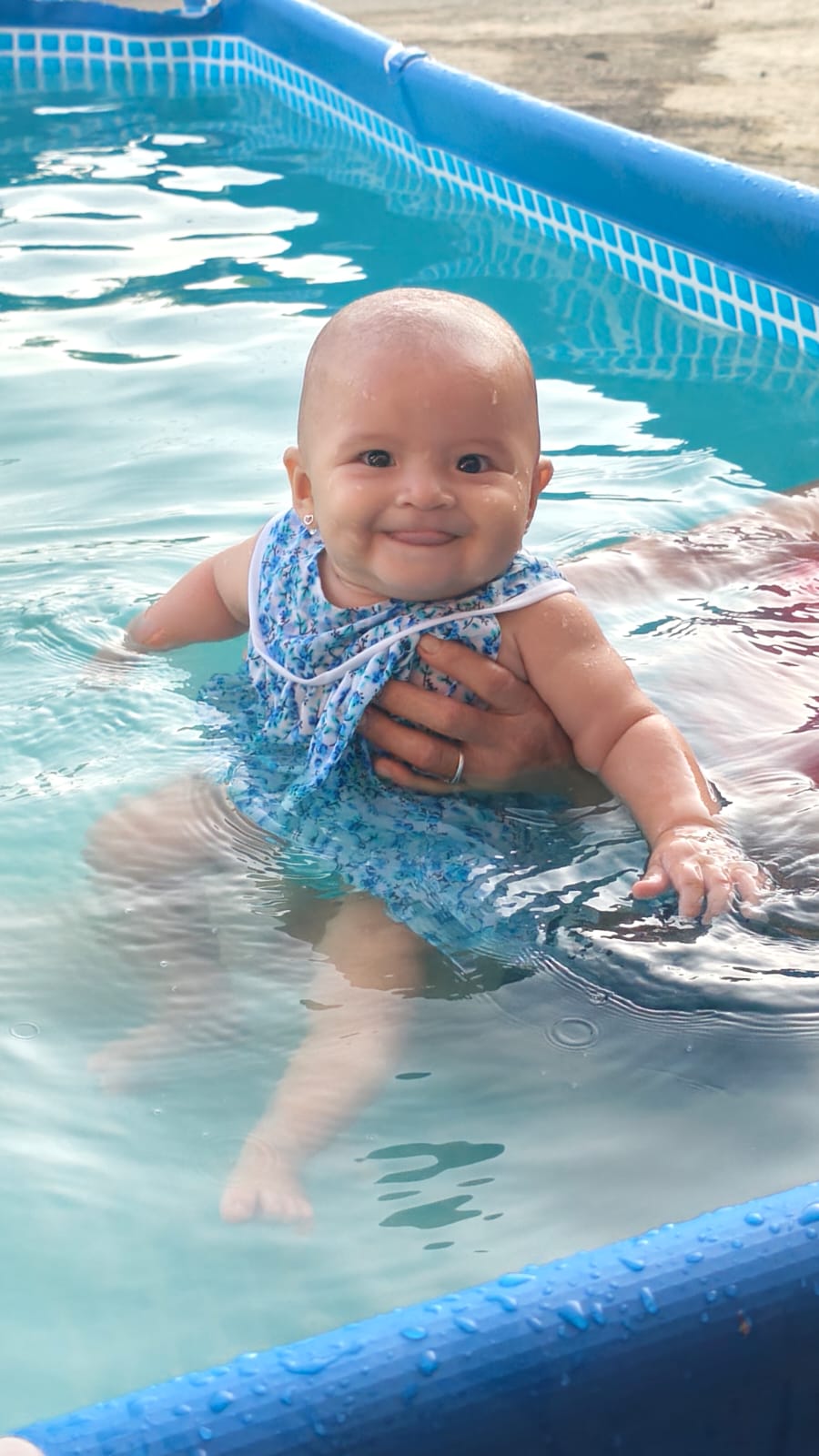 Nuestra niña disfrutando el agua